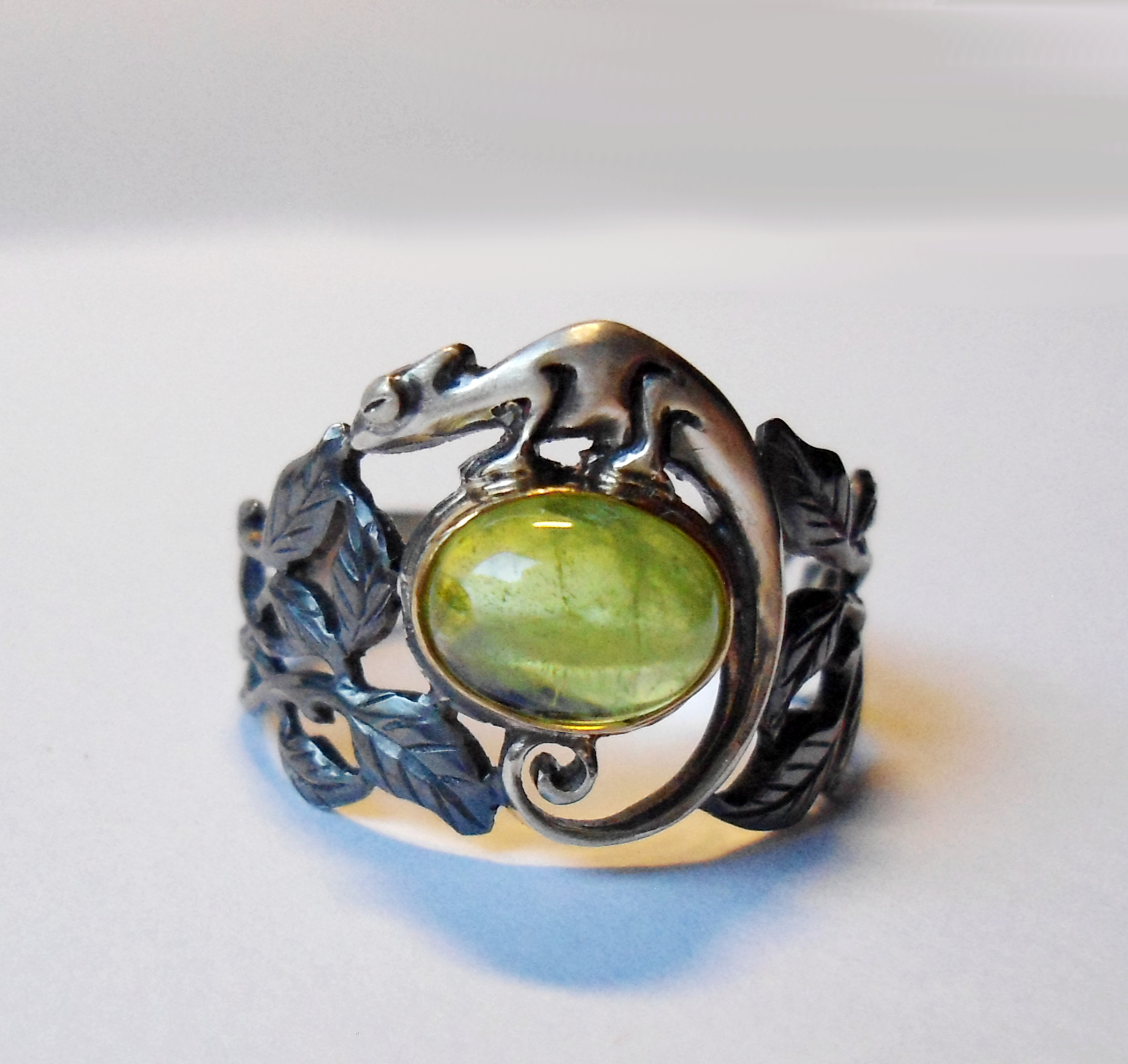 Chamäleonring mit Edelstein